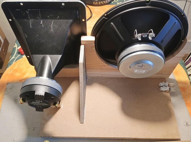 2 Wege Horn Dipol Speaker Aufbau hinten