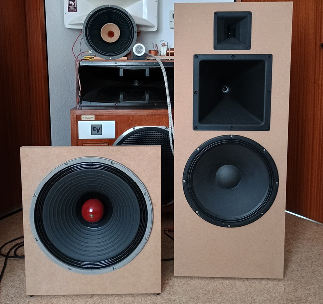 Lii Audio F-12 und W-18 vs. 3-Wege-Dipol-Lautsprecher