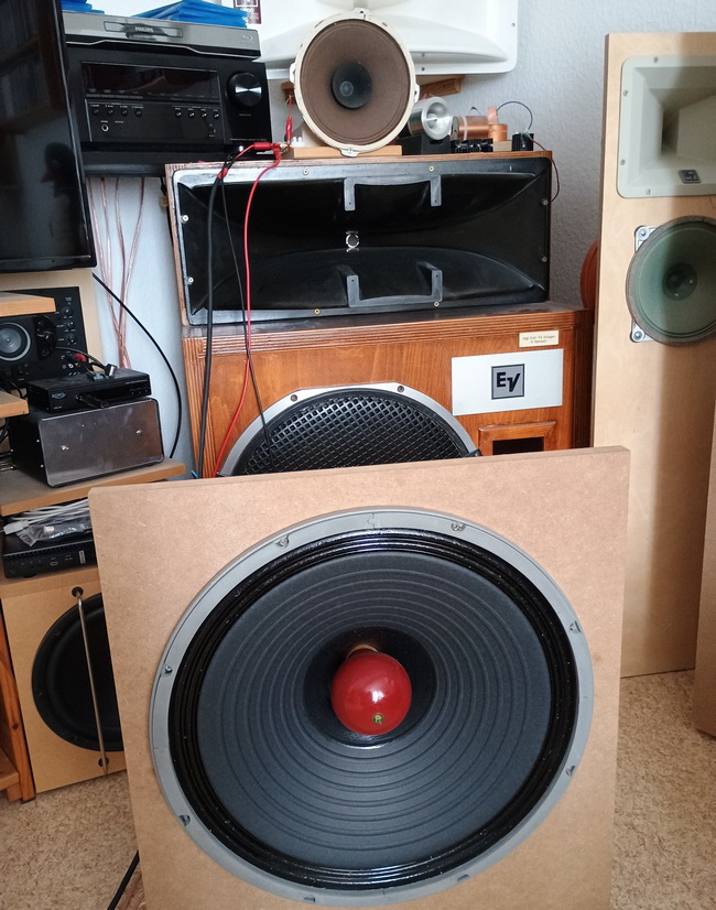 Supravox T-215 SRTF - Lii Audio W-18 Dipol Subwoofer